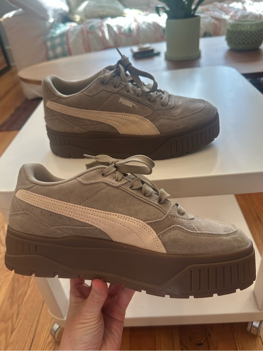 PUMA Karmen II Idol Platform Sneaker
Size 9.5 - Picture 2 of 8